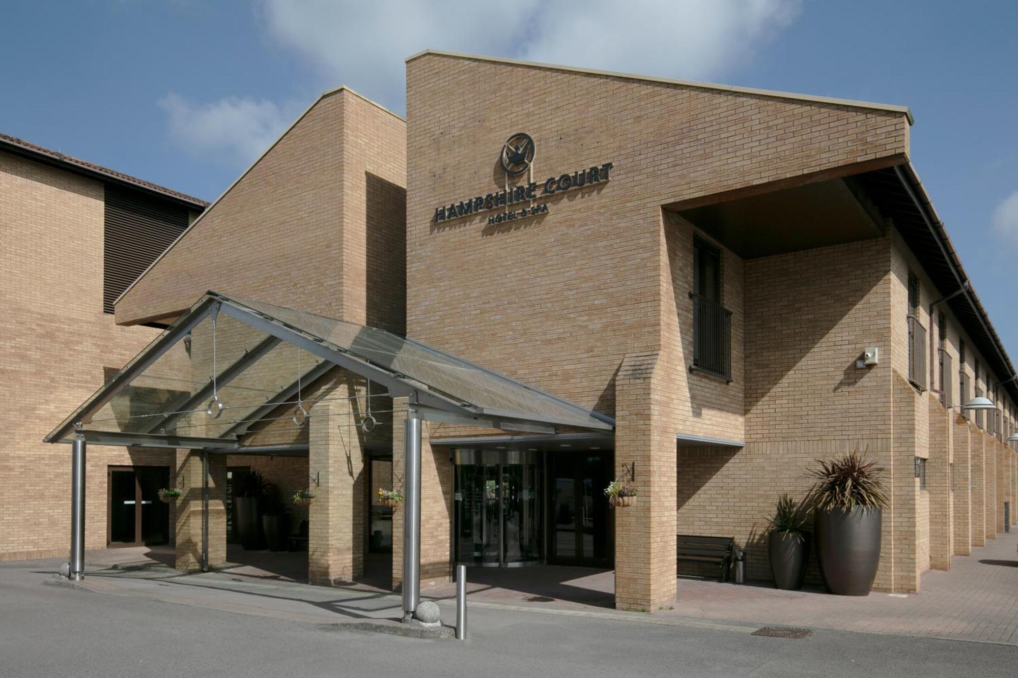 Hampshire Court Hotel & Spa Basingstoke Exterior foto